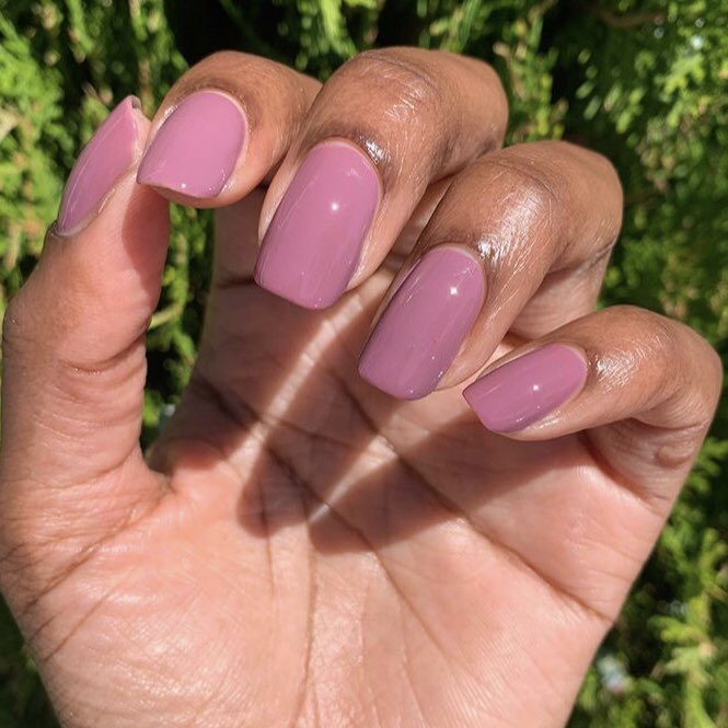 This gorgeous warm mauve is the perfect shade for autumn! 🍂 What is your favorite shades this season? 

Shade: Isfahan 

 @ellebpolishing 
 #786cosmetics