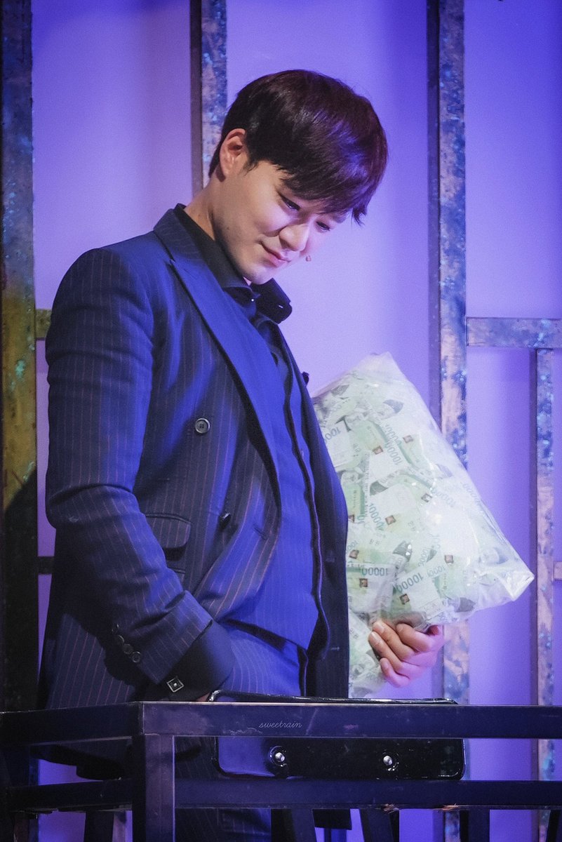 뮤지컬비스티 
커튼콜

재현 役 - 김종구 배우님

' 얘들아 내가 돈 벌어줄게... '

201015 목요일 밤공