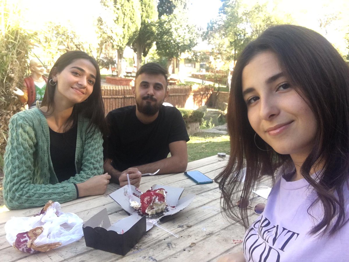 Uzun süre sonra dışarıya çıkıp birşeyler yapalım demişizdir ve bestlerim ağzım dolu foto çekmiştir. Çok sağolun!