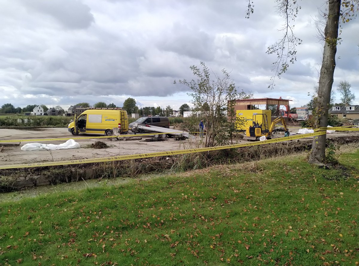 BPWaddinxveen's tweet photo. Asbest sanering, locatie Tweede Bloksweg 36 (Beijerincklaan hoek Parklaan, rotonde met Zuidplaslaan).
Identiek aan grond asbest sanering, van het aansluitende perceel aan Parklaan, heden kavel locatie Polderlaan 73-103 https://t.co/7YxT7j9NKt