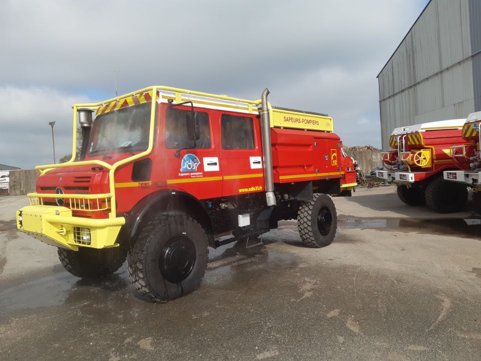 sdis31officiel's tweet photo. Aujourd'hui les personnels du groupement technique du @sdis31officiel  réceptionnent le reconditionnement chez la société #Elitt d'un Unimog U5000 acheté en 2005. Sa seconde vie débutera au #CIS Verfeil. https://t.co/NmdPOLr1s7