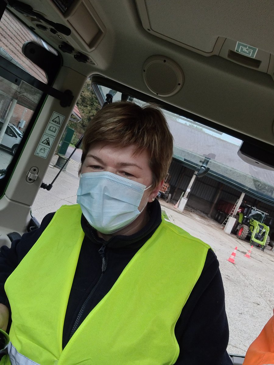 CfppaLeParaclet's tweet photo. Suite en images du test de #conduite de nos futur(e)s Responsables d'Exploitation Agricole. Bienvenue aux nouvelles recrues #BPREA #FOAD qui vivent leur 1ère semaine de rentrée au Paraclet. #leparaclet #formationagricole #tracteur #agriculture #Picardie #Amiens #hautsdefrance https://t.co/Ant6CZwauK