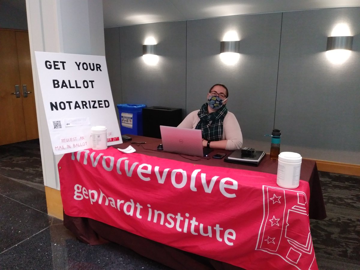 JessSFisher's tweet image. Get your #Ballots #notarized with Diana a @WUSTLdbbs @WUSTLneurosci @Gabel_Lab grad student @WUSTLmed @WUSTL @WUSTLGephardt! She volunteered on her own to do this... amazing!!👍👍🎉