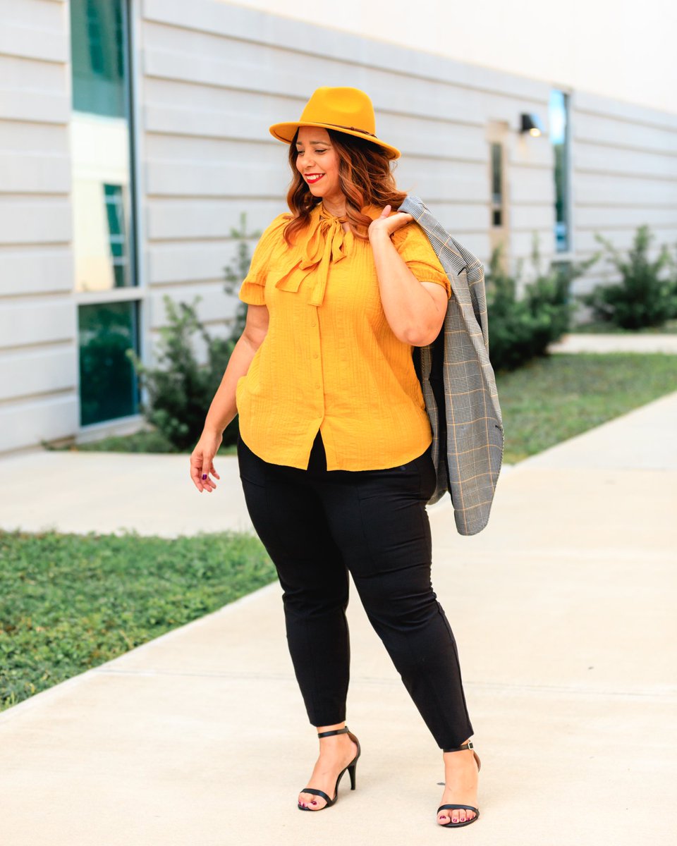 EstrellaFReport's tweet photo. The perfect Fall got to work outfit 🍂🍁💛🖤⭐️ @lanebryant #createyourlane #lanebryant #lanestyle #farrahestrella #tampablogger #fall2020 #estrellafashionreport #falloutfit https://t.co/VURM5rHcv4