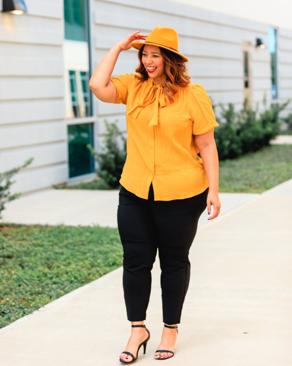 EstrellaFReport's tweet photo. The perfect Fall got to work outfit 🍂🍁💛🖤⭐️ @lanebryant #createyourlane #lanebryant #lanestyle #farrahestrella #tampablogger #fall2020 #estrellafashionreport #falloutfit https://t.co/VURM5rHcv4