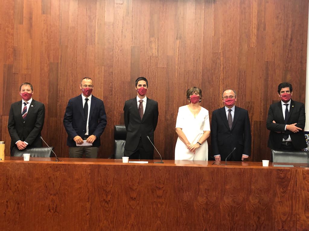 DeltraLegal's tweet photo. En Folgoso Abogados no dejamos de formarnos para ofreceros el mejor servicio. Nos alegra comunicar que nuestro compañero Antonio Folgoso defendió el 9 de octubre en la @UMU su tesis doctoral titulada "La Garantía de Indemnidad", con la calificación de sobresaliente cum laude. https://t.co/DqV2OHHcX6