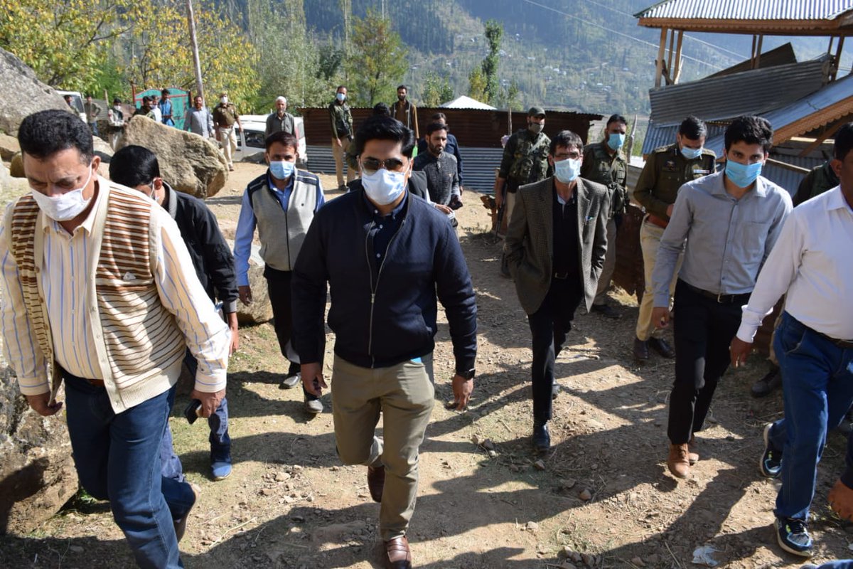 dicbandipora's tweet photo. Deputy Commissioner Bandipora @owais_ias today inspected various ongoing works and participated in public outreach program at #Bonakoot. He also interacted with the people to get the first hand account of the public grievances.
@kansalrohit69
@diprjk
@DDCBandipora https://t.co/i48l6CaRrN