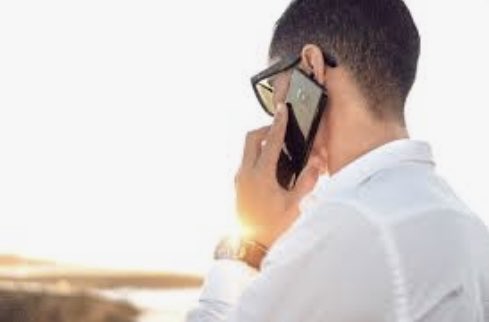 CiscoDionne's tweet photo. Who needs Switchboard Operators when you can call directly on your smartphone?📱📞☎️#econguru #structuralunemployment @MooreGB2015 https://t.co/eAgfz79nUX