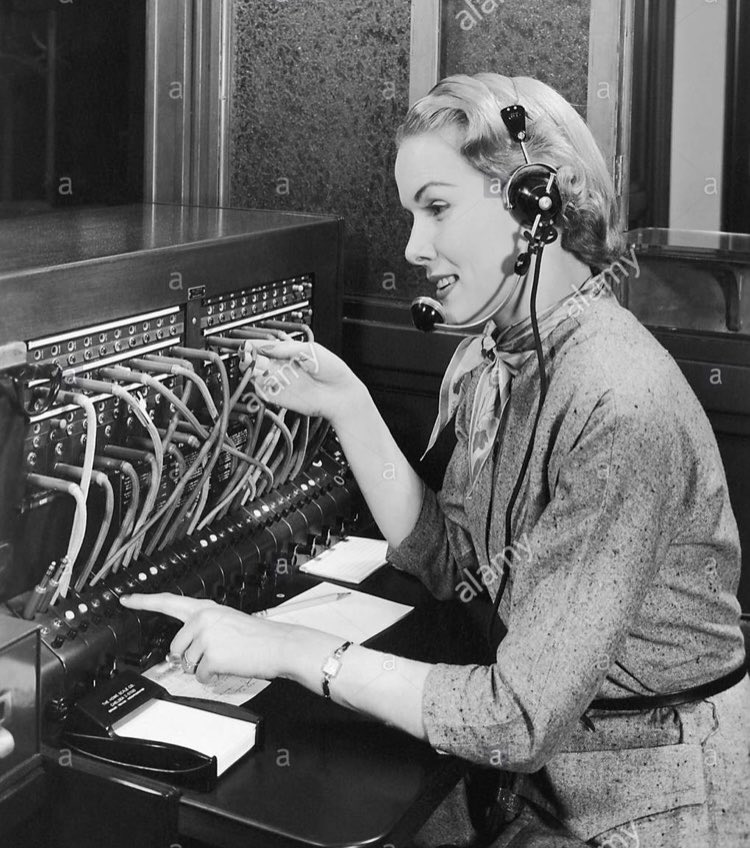 CiscoDionne's tweet photo. Who needs Switchboard Operators when you can call directly on your smartphone?📱📞☎️#econguru #structuralunemployment @MooreGB2015 https://t.co/eAgfz79nUX