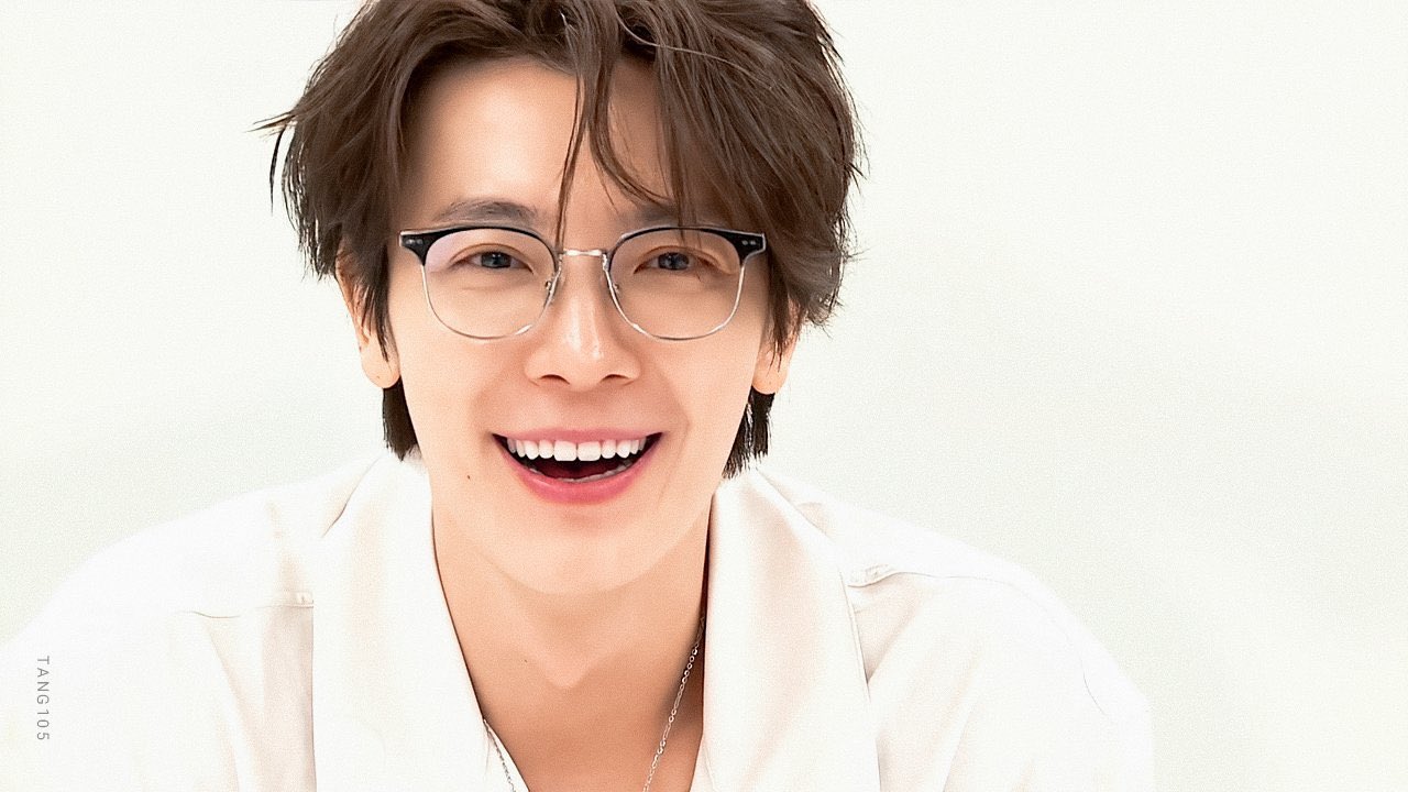  Happy birthday Lee Donghae. May you get all the happiness that you deserve.  