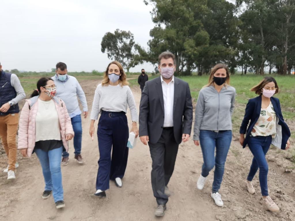 florenciarietto's tweet photo. Estamos en Guernica. Es urgente aplicar la ley y restablecer el orden. Tomar tierras es delito. Sin excusas. #TomemosLaLeyEnSerio https://t.co/wHg7hj4tVm