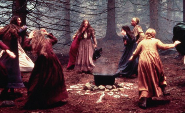 Las brujas de Salem (The crucible)[1996, dir. Nicholas Hytner]This one here shows how a person can collectively manipulate and influence an entire community just to do her wish. Winona's character (and performance) makes you loathe her, and the final scene is just on point.