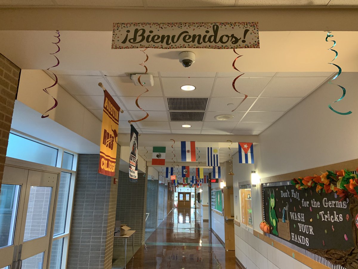 AleixGabriel76's tweet photo. Celebrating Hispanic Heritage at TME! Bienvenidos!!! @tmebulldogs @risdace #risdconnects #traditions #weareone https://t.co/tO3GTdTV8X