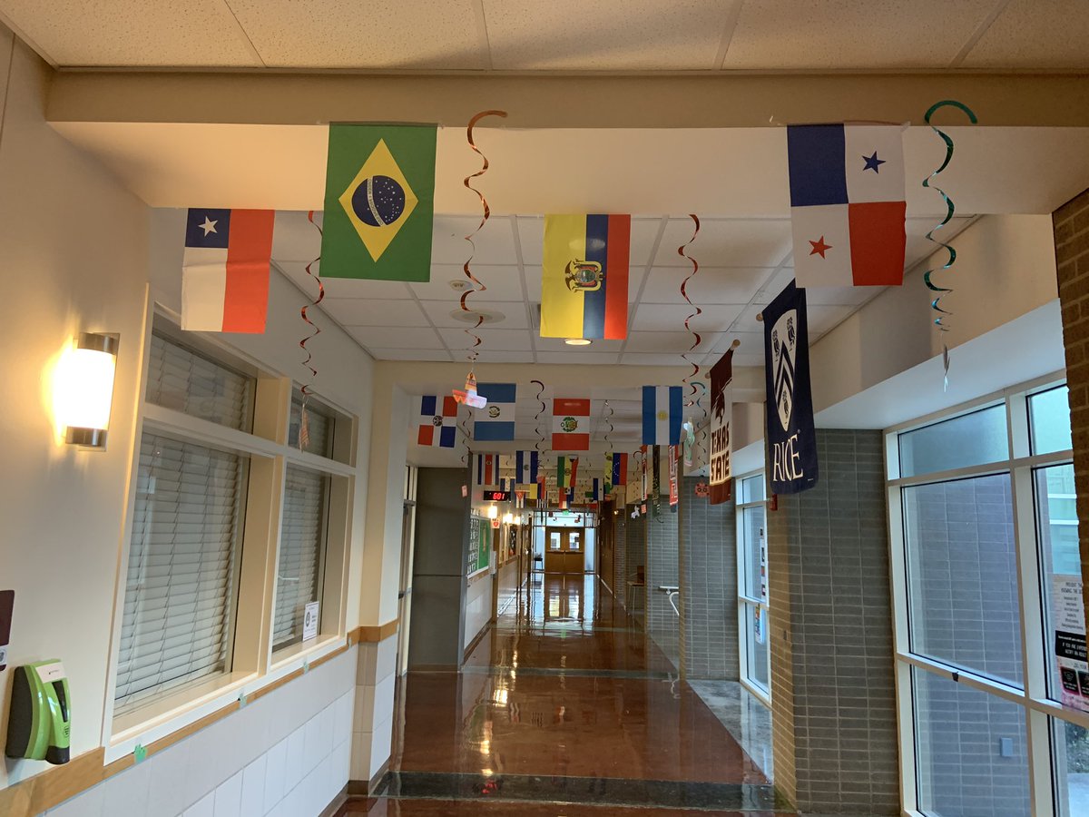 AleixGabriel76's tweet photo. Celebrating Hispanic Heritage at TME! Bienvenidos!!! @tmebulldogs @risdace #risdconnects #traditions #weareone https://t.co/tO3GTdTV8X