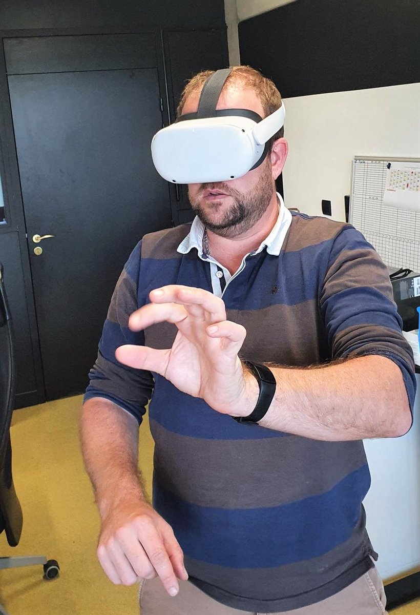 Ce n'est pas Noël avant l'heure mais presque...
L'<a href="/oculus/">Oculus 👉 Meta Quest</a> #Quest2 est arrivé et testé ;) 
Il sera disponible dans les valises gamme M de notre marque MaValiseVR pour une expérience immersive optimale !