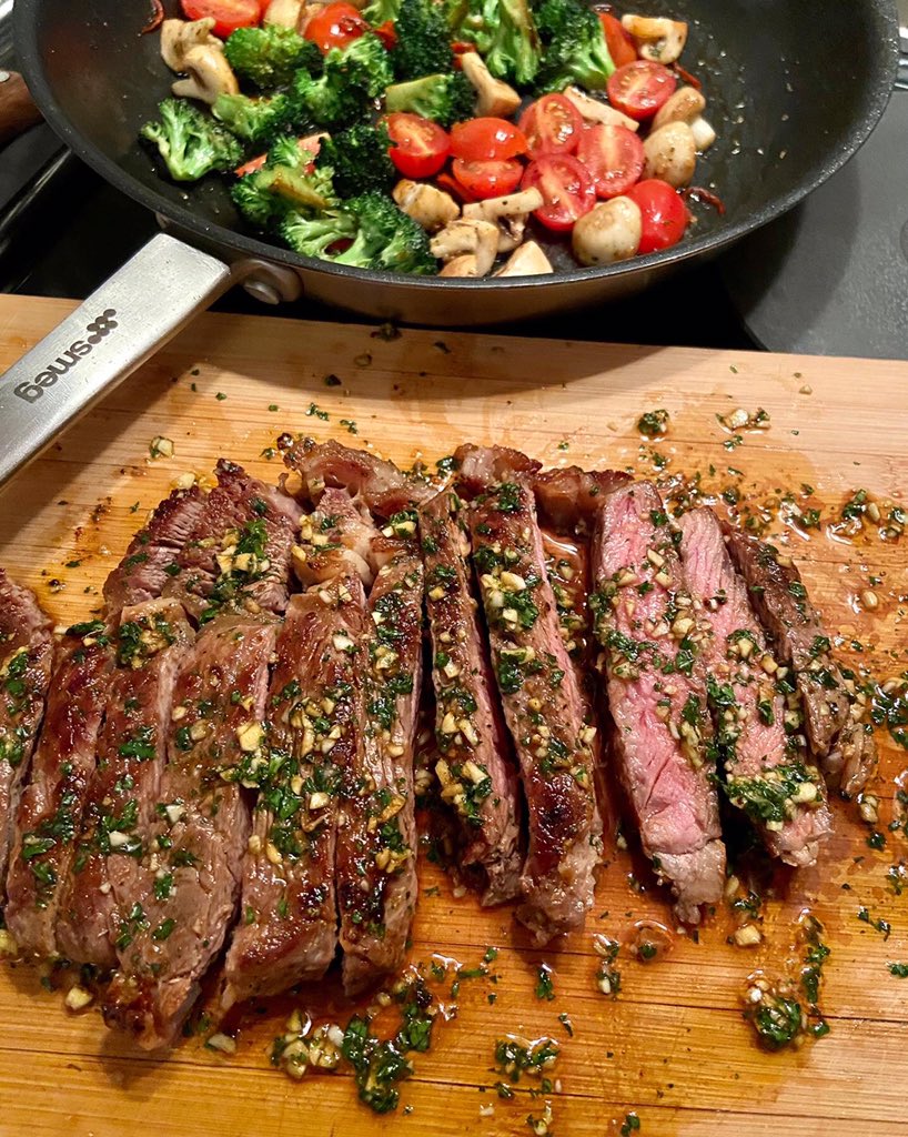 suavepointbw's tweet photo. Late Lunch with @Chef_OnTheMove 

Sirloin Steak and a medley of vegetables

DM For Bookings

#PushaBW #SuavePointBW https://t.co/LRlbRBERRN