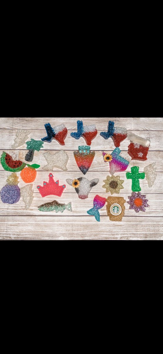 GIVEAWAY TIME! Ends on Halloween you know what to do! Like follow and share this post to win a free freshie🖤🪐!