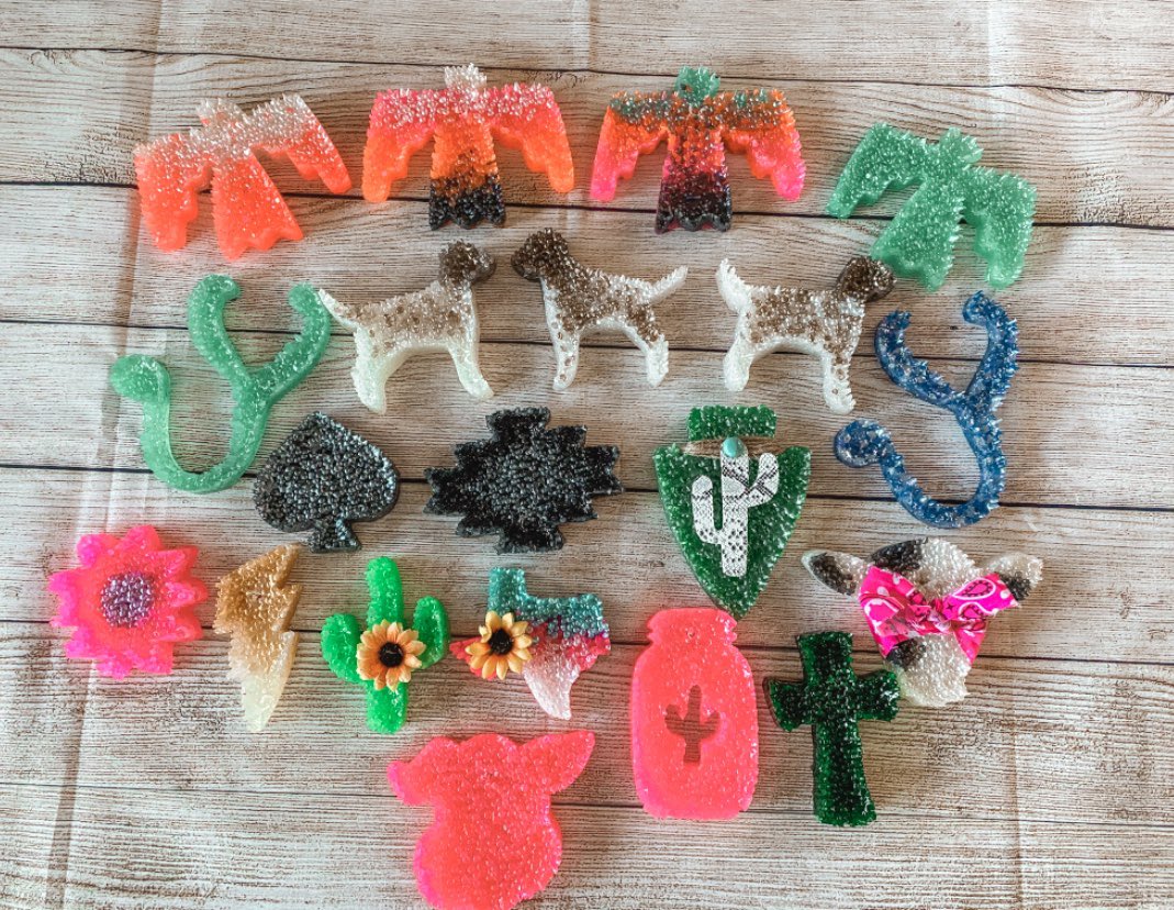 CarSyds's tweet photo. GIVEAWAY TIME! Ends on Halloween you know what to do! Like follow and share this post to win a free freshie🖤🪐! https://t.co/hCTrjy2EK3