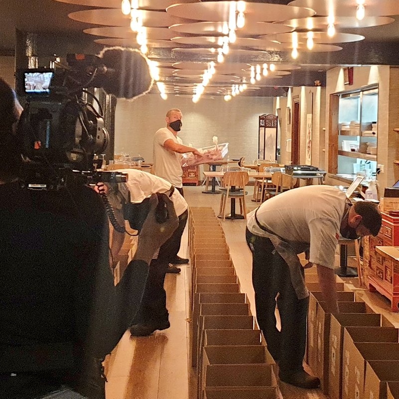 WellFedBox's tweet photo. Busy &amp; interesting morning today as our chefs packed up Chinese take IN boxes to head out to 100s of people in the community today.

Want to know more about the WellFed box &amp; how to get involved - drop us a DM! ❤ https://t.co/5ldqvd7q26