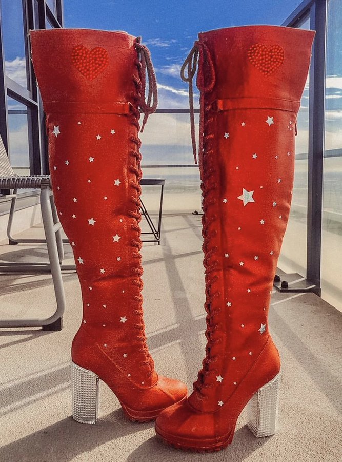 FIDM's tweet image. In @Kaciwhitee’s &quot;Seminar in the Arts&quot; class, she was tasked with making a visual artifact based on dance or theatre! How amazing is the before and after of her work?! #FIDMLife #CreativesInActions