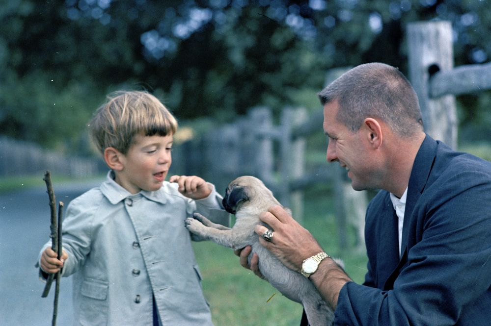 JFKLibraryFdn's tweet photo. We’re very happy to report that it’s #NationalPugDay today, because these photos of Secret Service agent Bob Foster introducing a pug puppy to JFK Jr. and friend deserve to be seen.

📷: https://t.co/nVJmFfFmvT https://t.co/pRssod889z