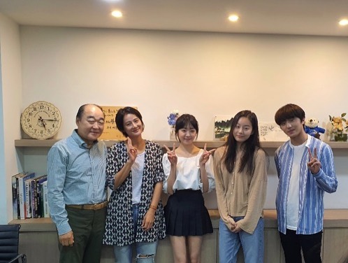 배우님 인스타에 올라온
화이트데이 첫리딩 날 🍭🍬
#SF9 #CHANI #찬희