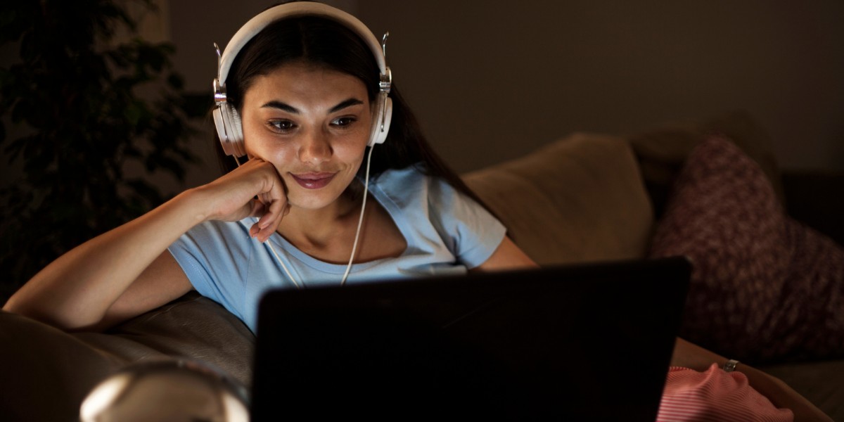 SaintLeoUniv's tweet photo. Interested in earning an English degree? You should definitely check out these six thoughtful and inspiring movies for English majors to help supplement what you’re learning in your classes. https://t.co/AEJtoRen2v #SaintLeoBlog https://t.co/sdcnf0X0DY