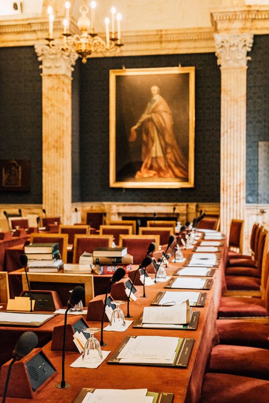 [ Académie française ] 
L’Académie française (27 votants), dans sa séance du jeudi 15 octobre, a procédé à l’élection au fauteuil de M. Max Gallo (F24). M. François Sureau est élu au premier tour de scrutin par 19 voix. 
➡️academie-francaise.fr/actualites/ele…