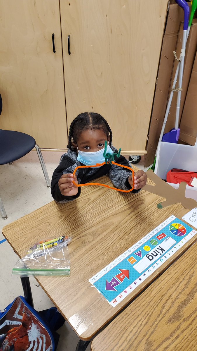 EttrickEnginerd's tweet photo. This week in Pre-K, we read "Spookly the Square Pumpkin" and practiced making our own square pumpkins with pipe cleaners! (This was awesome for fine motor practice too😉)

#epicatettrick #enginerds #steam #OneCCPS https://t.co/h0IgSqGm7X