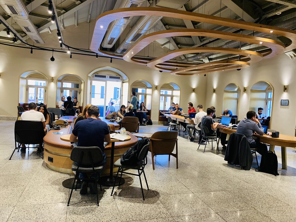 drsenatas's tweet photo. Ders çalışırken gezmeyi seven ve benim gibi mekan odaklı olanlar için İstanbul’da gidilebilecek kütüphane ve cafe önerileriyle bir flood başlatıyorum inşallah

İlk önerim: Asmalımescit Starbucks
Hem sakin bir ortam hem de renkli
Müzik sesi rahatsız edici değil,Wi-Fi hızlı https://t.co/106SHpC9iI