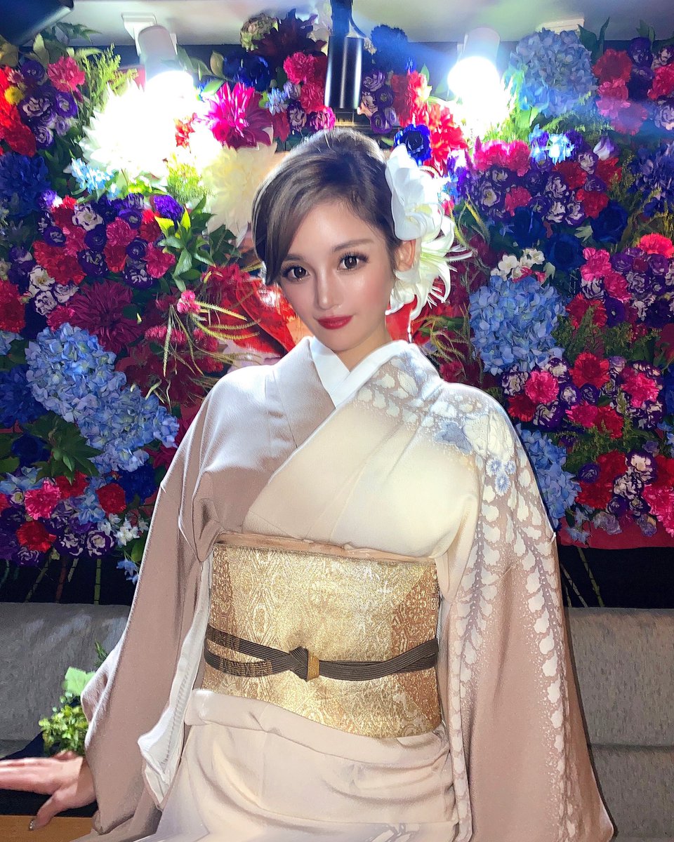 あっすんすん 成人式振りのゆりの花の髪飾り
