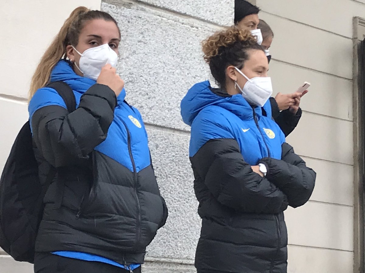 FcInterNewsit's tweet photo. Marotta, Antonello e le ragazze di Inter Women all’inaugurazione dell’Arena Brera dopo i lavori di ristrutturazione 

🔵⚫🔵⚫🔵⚫
Scarica l’app o leggi le notizie sul nostro sito
➡️ https://t.co/H2YUUJogwe
#inter #fcinternews #interishere #seriea #intersuning #amala #interwomen https://t.co/BmhZgkV9n2