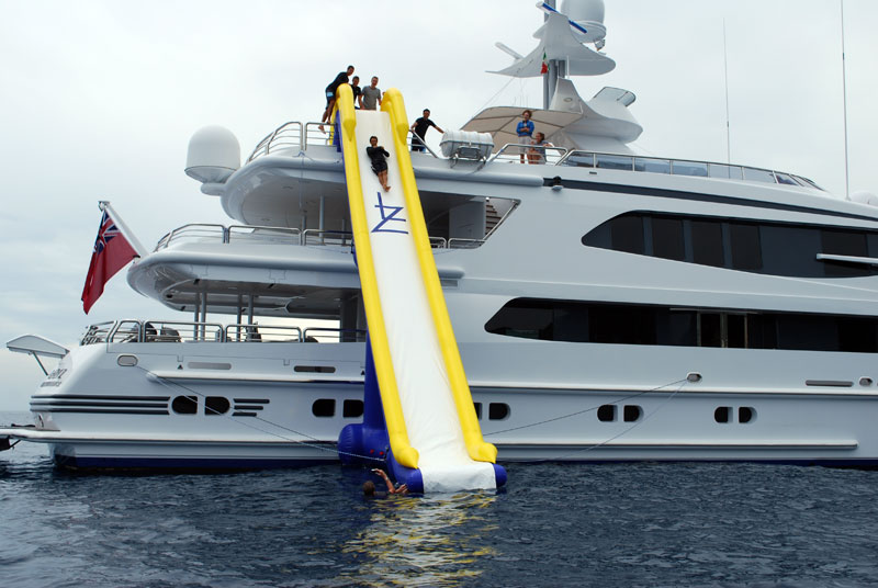 freestyleslides's tweet photo. Where it all began! M/Y Lay Z had the first Yacht Slide ever created and designed by Freestyle Slides! https://t.co/qwJvozuGwV