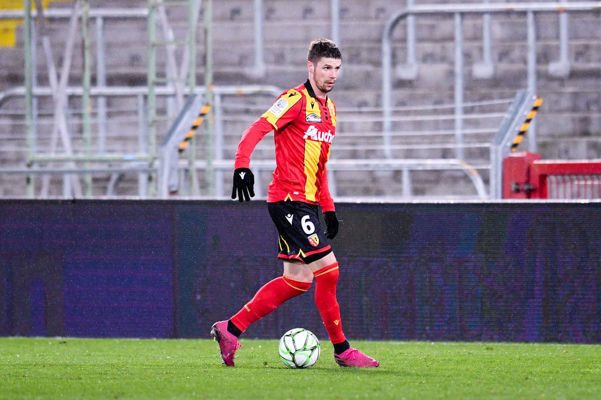 jeoffreyvol's tweet photo. Un passionnant @manuperez_23 ce midi sur #telefootlachaine, sur sa vision du foot et la notion de temps. @GF38_Officiel a fait un superbe choix avec un joueur qui pense beaucoup au milieu, qui touche en moyenne 92 ballons P90 !

💬 Les meilleurs moments. https://t.co/67iN4Fty7d