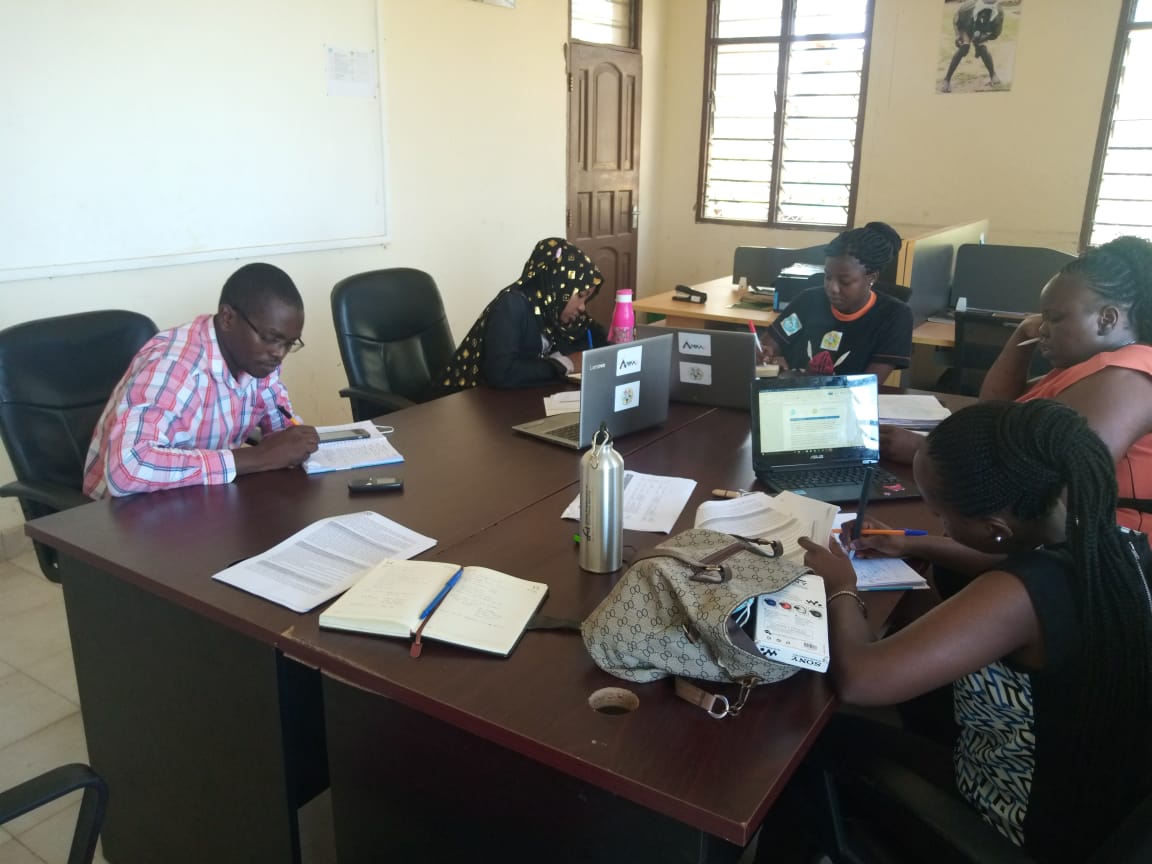 ManyattaYouth_m's tweet photo. #SAVETPROGRAM
#ShrinkingVEspace
Today @ManyattaYouth_m Program and Finance team hosted a delegation from the @CICCTrust; our partner under shrinking the Space Against Violent Extremism Thriving-SAVET Program supported by @theGCERF for a quarterly evaluation Exercise. https://t.co/FvDtzPqlJv