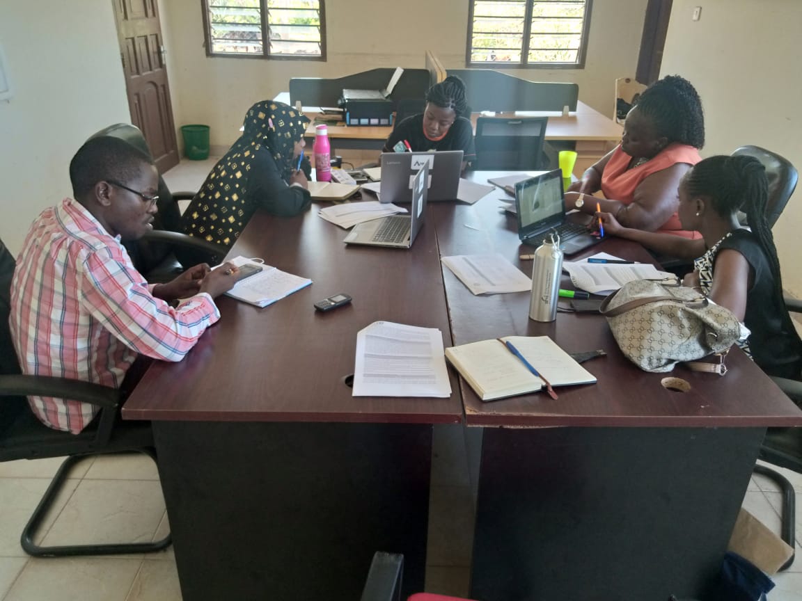 ManyattaYouth_m's tweet photo. #SAVETPROGRAM
#ShrinkingVEspace
Today @ManyattaYouth_m Program and Finance team hosted a delegation from the @CICCTrust; our partner under shrinking the Space Against Violent Extremism Thriving-SAVET Program supported by @theGCERF for a quarterly evaluation Exercise. https://t.co/FvDtzPqlJv