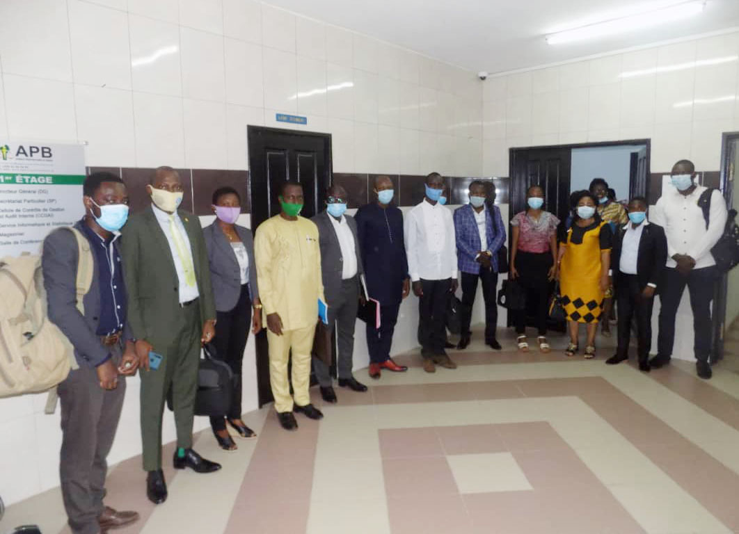 PNUDBenin's tweet photo. Prise en charge médicale &amp; psychologique des détenu(e)s dans le cadre de la riposte contre la #COVID19 : @PNUDBenin met à disposition de l’Agence Pénitentiaire du Bénin #APB, 10 #VNU (7 médecins &amp; 3 psychologues) qui ont été déployés vers les établissements pénitentiaires https://t.co/Hzh85L9qxN
