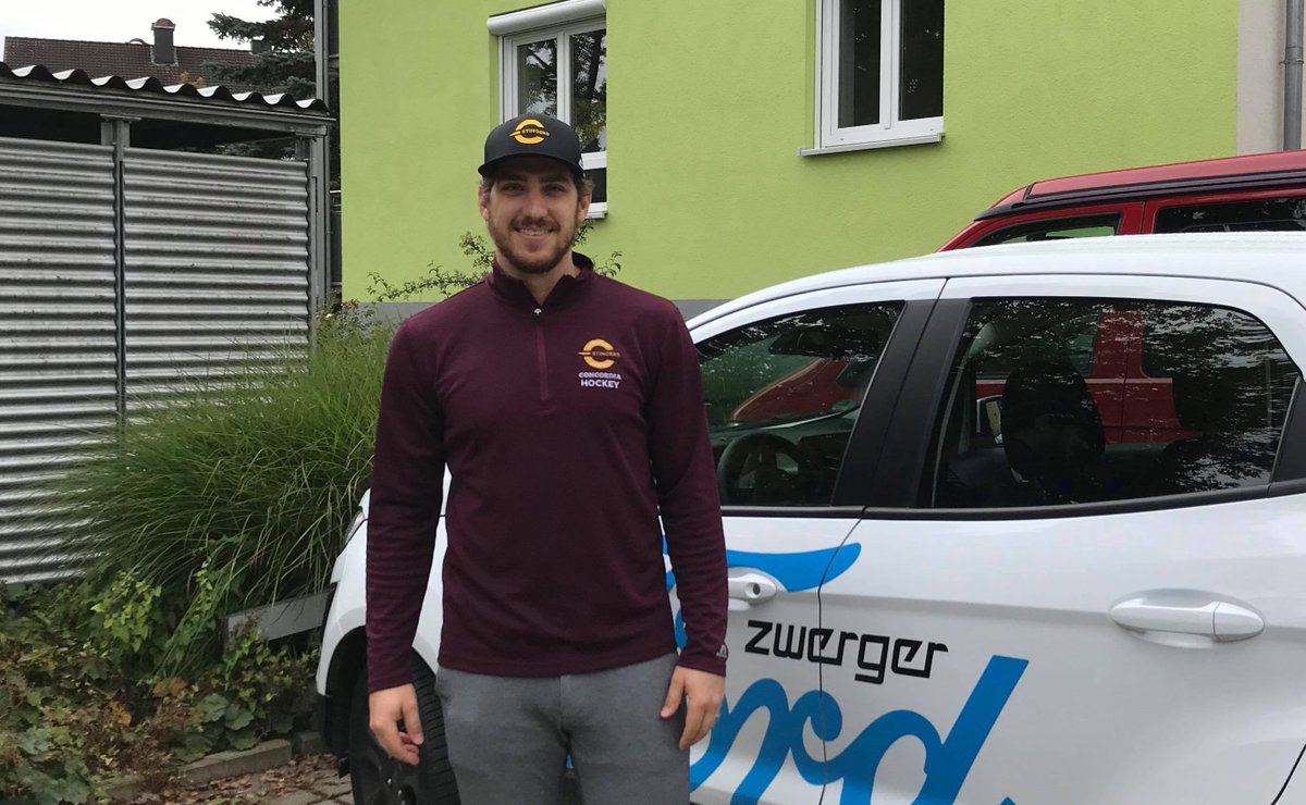 Concordia_MH's tweet photo. Head coach Marc-André Elément and the team would like to thank former Stinger captain Olivier Hinse. He joined them on a Zoom session this week to share his experiences playing professional hockey in Europe, including in Germany this season.
#CUhockey #CUalumni #CUforever https://t.co/c4Pm8Y34m3