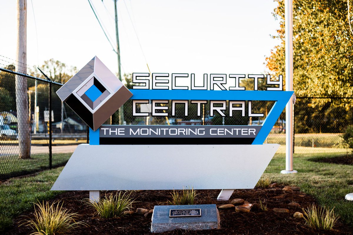 Our signs turn a year old today! Special thanks to Action Signs for doing an incredible job! Fun fact: The center of the diamond lights up at night! #tbt #throwbackthursday
.
.
.
#securitycentral #protectwhatyouvalue #threegenerationsofquality #monitoring #alarmmonitoring