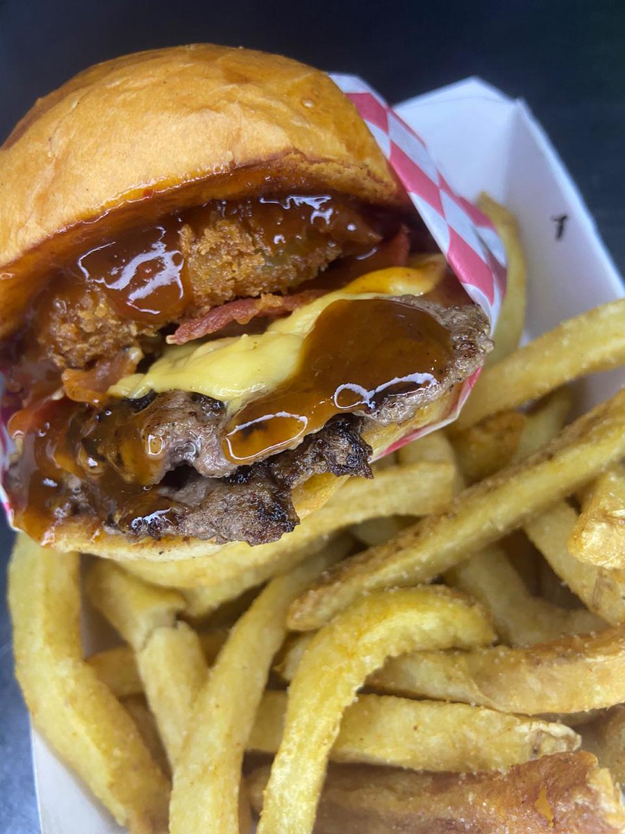 CesiMiranda2's tweet photo. Hoy mi novio comienza su nuevo proyecto!!🤩 me ayudan con un RT!!
Prueba las Nuevas Burgers estilo California🌴Bucks Brothers🍔 Pidelas al 📞6681914525 o por Insta buckbrothers ENVÍO GRATIS. Están buenisimas👌🏻👌🏻Horario de atención: Jueves a Sábado de 7-11pm, Domingos de 1-11pm. https://t.co/hAnpeEja18