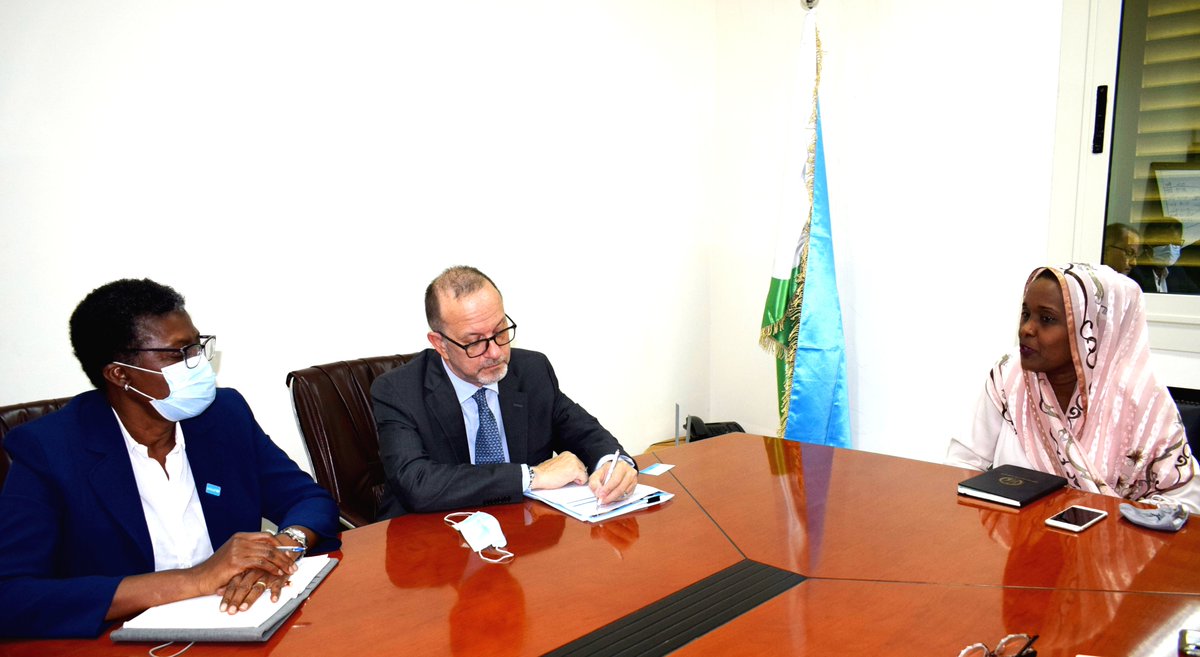 La Ministre de la Femme et de la Famille Mme Moumina Houmed Hassan à recu la visite du directeur régionale de l’UNICEF pour le moyen orient et l’Afrique du nord M.Ted Chaiban le  15 Octobre 2020 accompagné de la représentante de UNICEF Mme Melva Johnson. 
#djibouti 
<a href="/UNICEF/">UNICEF</a>