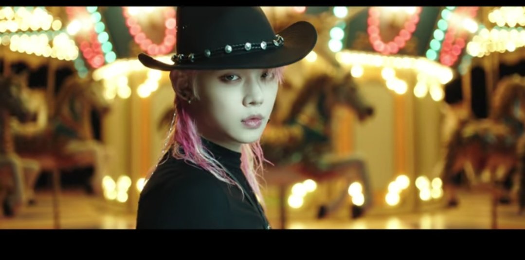 YoongiFlowers1's tweet photo. ENTIENDEN QUE TUVIMOS 4 TEASER RE TRANQUILOS Y PACÍFICOS Y LLEGO YEONJUN CON ESA ONDA DARK A MATAR AL FANDOM Y A ROMPER CON NUESTRA ESTABILIDAD EMOCIONAL 

#5시_53분의_하늘에서_발견한_너와_나 
@TXT_bighit 
#YEONJUN https://t.co/iMe2wyZtGj