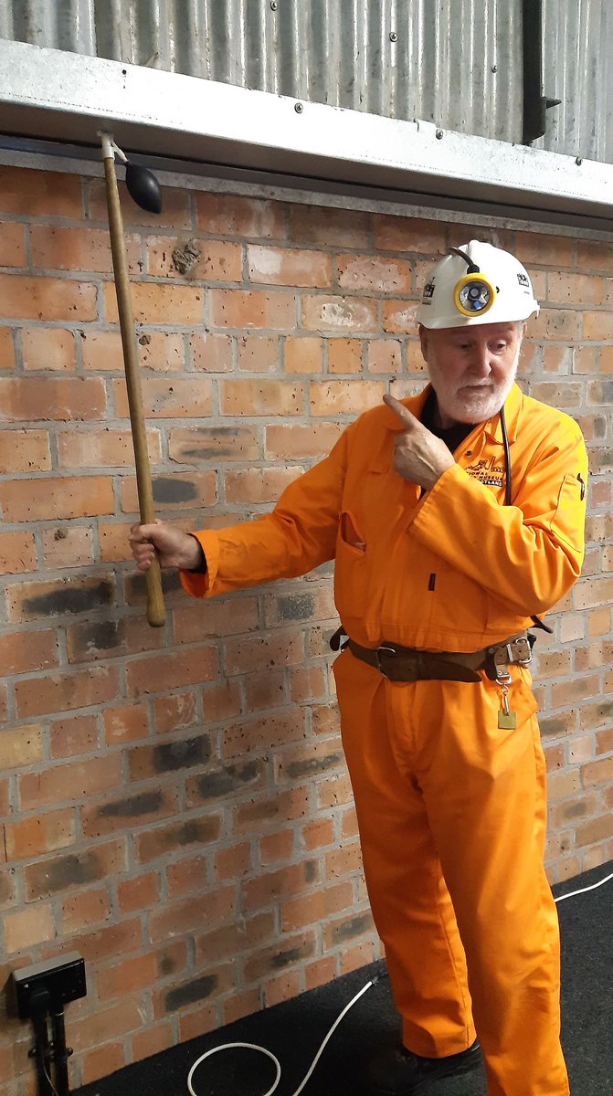 NatMiningMuseum's tweet image. 🥳 It&apos;s @MidlothSciFest &amp;amp; we&apos;ve had a great week already with our ex-miner video calls with @LoanheadPS @StMargaretRCPS @lasswadeps! Pupils had brilliant &amp;amp; thoughtful questions 👏

#MSFschools2020 #intergenerational #mining #kindnessmidlothian #safetylamp @EBSOClab @mideduteam
