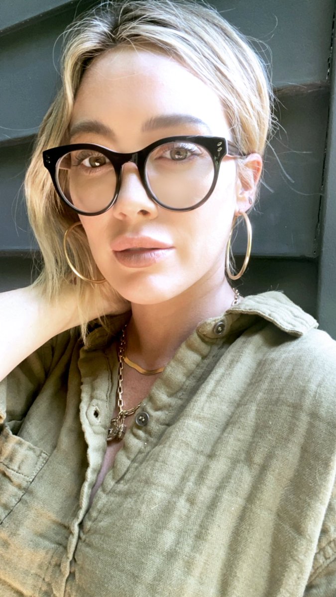 It’s time to get cozy because 🍁 has arrived!  I’ve got my Caroline frames bit.ly/Caroline_MuseX… and my flannel. Now someone get me a hot chai 🍵!! Check out my AM/PM collection with @GlassesUSA!  #MusexHilaryDuff #GlassesUSA #GlassesUSApartner