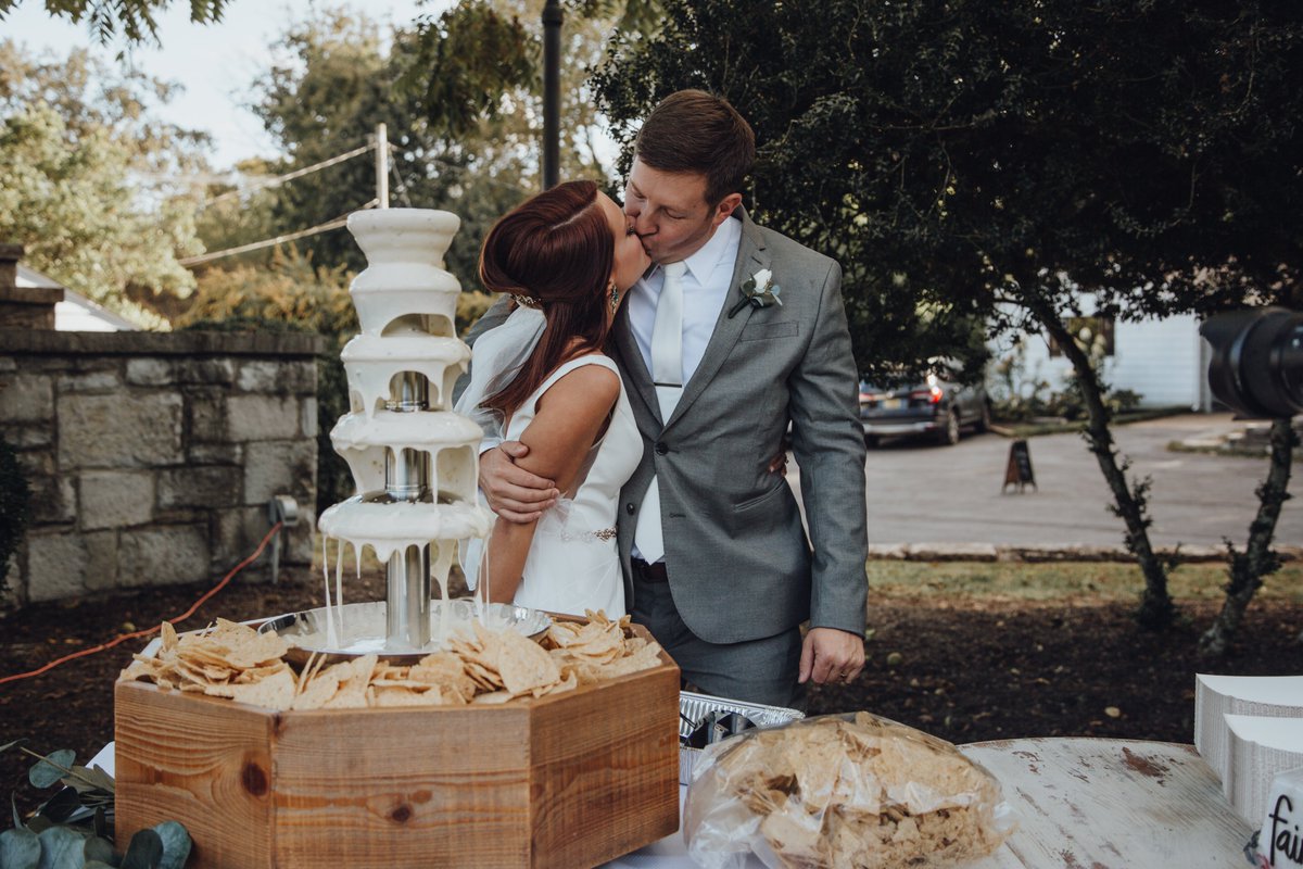 Salsaritas's tweet photo. Say 'I Do' to a Salsarita's queso fountain. 🤤⁣⁣
⁣⁣
𝗪𝐡𝐨 𝐞𝐥𝐬𝐞 𝐰𝐢𝐬𝐡𝐞𝐬 𝐭𝐡𝐞𝐲 𝐰𝐞𝐫𝐞 𝐢𝐧𝐯𝐢𝐭𝐞𝐝 𝐭𝐨 𝐭𝐡𝐢𝐬 𝐰𝐞𝐝𝐝𝐢𝐧𝐠 𝐣𝐮𝐬𝐭 𝐟𝐨𝐫 𝐭𝐡𝐚𝐭 𝐪𝐮𝐞𝐬𝐨 𝐟𝐨𝐮𝐧𝐭𝐚𝐢𝐧?! ⁣⁣

Photography by @karrigan.w https://t.co/lnb4SX71d9