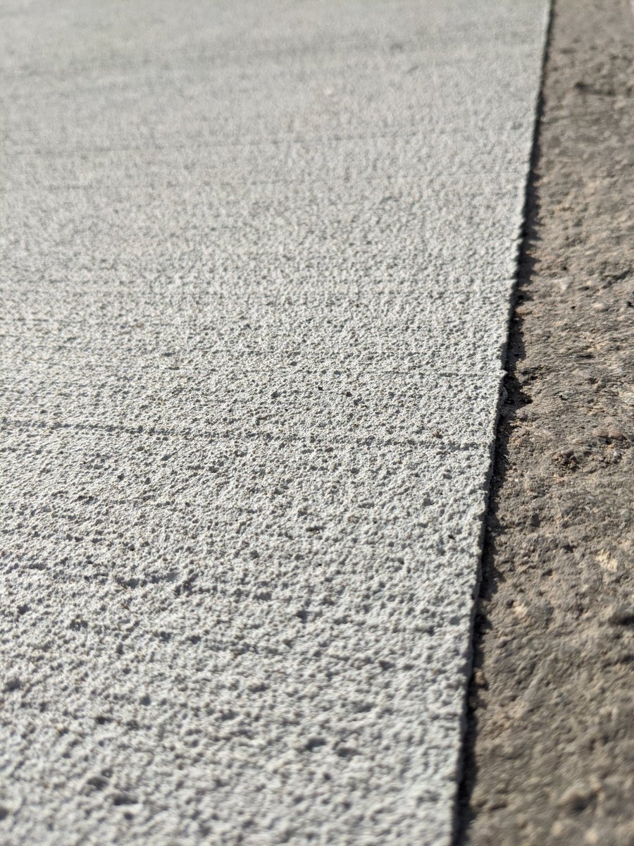 TopShell's tweet image. Here’s a closer look at TopShell’s high friction wearing course #hfst #highfrictionsurfacetreatment #pavementpreservation #microsurface #microsurfacing