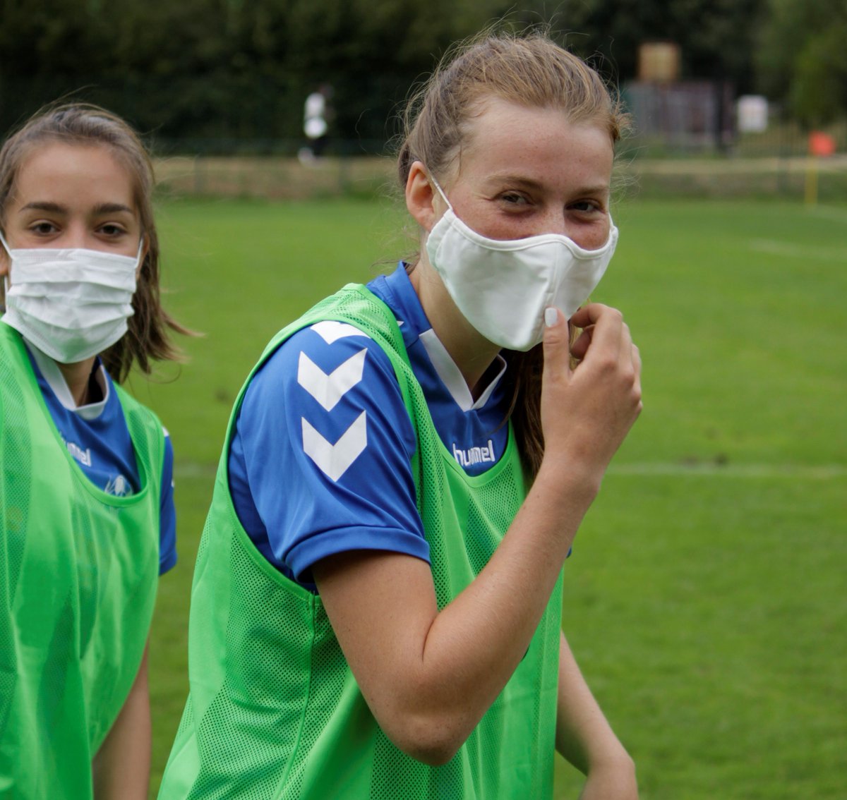 Voetbal_VL's tweet photo. Voetballen in coronatijden, hoe doe je dat?  Allemaal samen gaan we voor “veilig voetballen” ✅😷 Vanaf maandag 19 oktober om 20u30 kan u via onze website een webinar bekijken over de huidige coronasituatie. Stuur uw vragen op voorhand in! 💻

Meer ℹ️
👉 https://t.co/1n8IWDyIKL https://t.co/6LQBvbOpx6