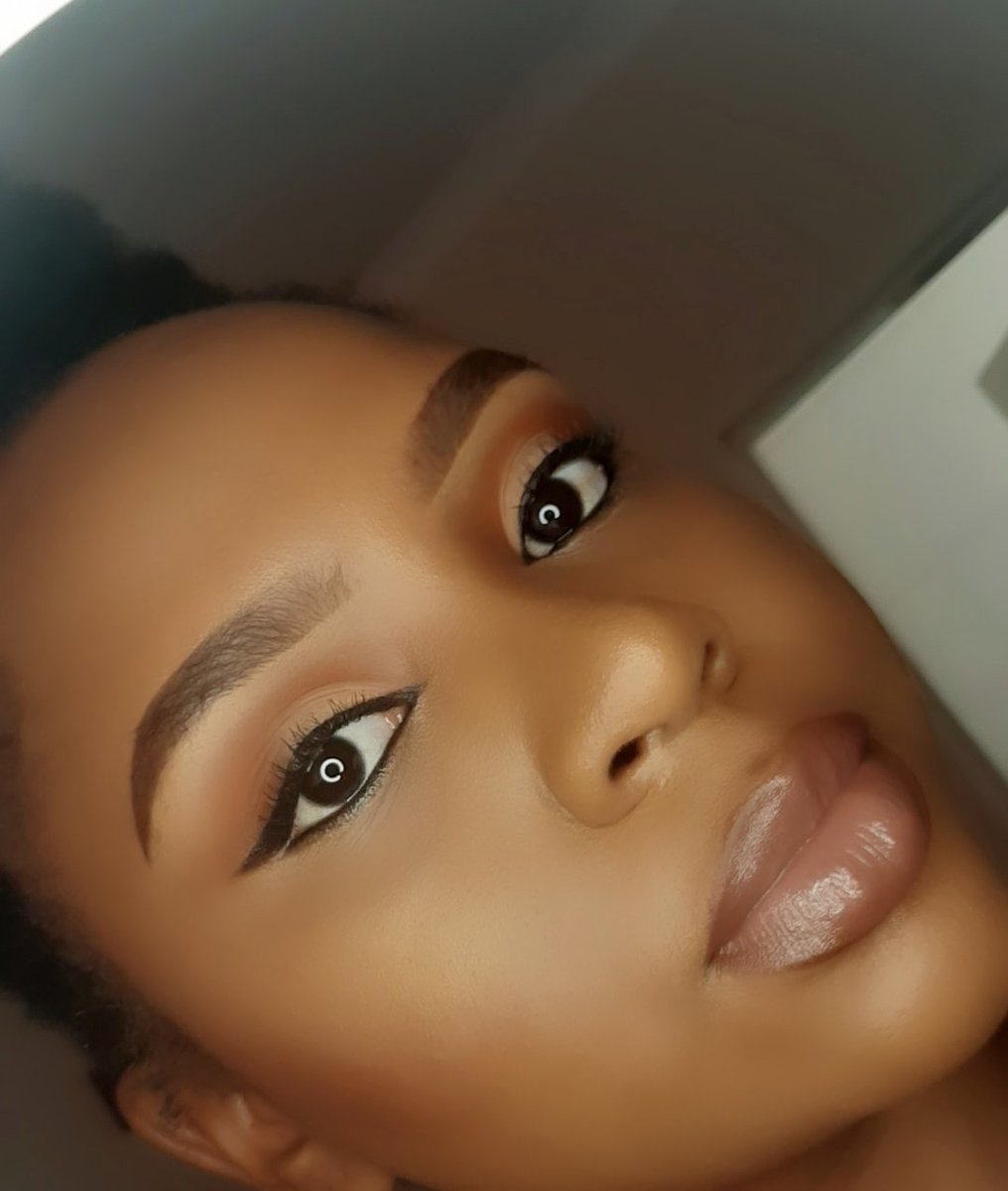 Iam_ThaBeezness's tweet photo. Please just retweet this 🥺🙏🏽
+26772884381 for all makeup services for women as well as male grooming. https://t.co/v9VcjrpLWd