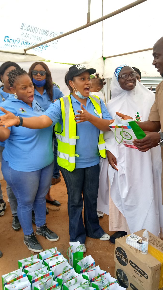 toiletkultureng's tweet photo. Global Hand Washing Day (GHWD) 2020 sensitization exercise by the National Task Group on Sanitation (NTGS) at Garki Old Market.  #HandHygieneforAll #healthyhabits #CleanNigeria #FMWR #FMHA #toiletkultureng #OPSWASH https://t.co/AIZ6A9D0oz