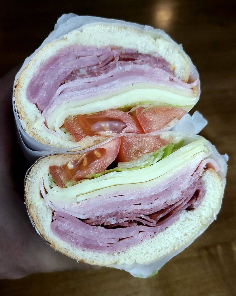 TIPsBrampton's tweet photo. Twisted Canadese Hero. Not recreating the wheel just using better quality.
.
.
#Italianhero #italianfood #foodporn #Italian #bestinbrampton #Brampton #pizza #ciboitaliano #calabria #calabrese #cucinaitaliana #tegliaromana #teglia #woodfiredpizza #newyorkpizza #rome #imadoughโฆ https://t.co/rF1KoqLwtQ
